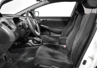 Подержанный автомобиль Honda Civic Sedan 2011 года (10 фото)