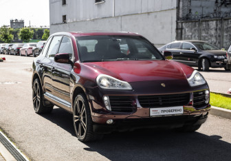 Подержанный автомобиль Porsche Cayenne 2007 года (5 фото)