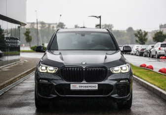 Подержанный автомобиль BMW X5 2019 года (4 фото)