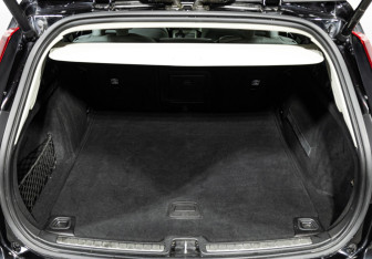 Подержанный автомобиль Volvo V60 2018 года (23 фото)