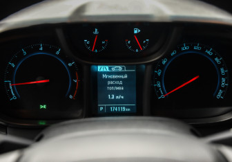 Подержанный автомобиль Chevrolet Orlando 2014 года (13 фото)
