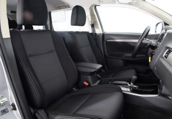 Подержанный автомобиль Mitsubishi Outlander 2017 года (15 фото)