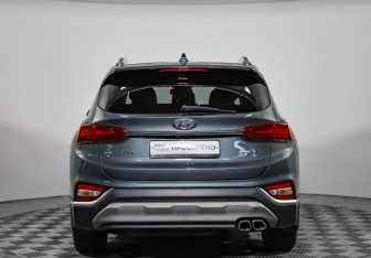 Подержанный автомобиль Hyundai Santa Fe 2018 года (6 фото)