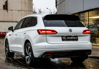 Подержанный автомобиль Volkswagen Touareg 2021 года (8 фото)