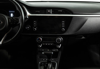 Подержанный автомобиль Kia Rio Hatchback 2021 года (14 фото)