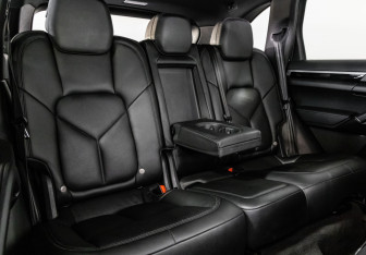 Подержанный автомобиль Porsche Cayenne 2015 года (32 фото)