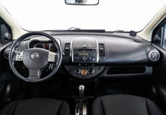 Подержанный автомобиль Nissan Note 2006 года (10 фото)