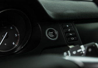 Подержанный автомобиль Land Rover Discovery Sport 2016 года (19 фото)