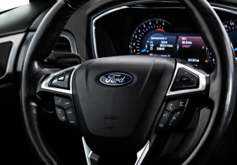 Подержанный автомобиль Ford Mondeo Sedan 2015 года (14 фото)