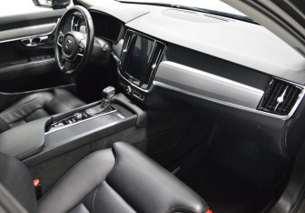 Подержанный автомобиль Volvo V90 2018 года (12 фото)