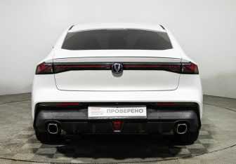 Подержанный автомобиль Changan UNI-V 2023 года (6 фото)