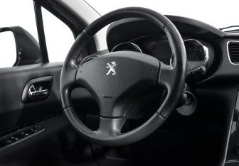 Подержанный автомобиль Peugeot 3008 2014 года (13 фото)