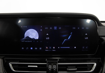 Подержанный автомобиль Hongqi HS5 2023 года (13 фото)