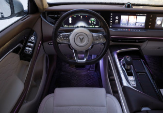 Подержанный автомобиль Voyah Free 2022 года (11 фото)