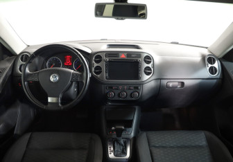 Подержанный автомобиль Volkswagen Tiguan 2009 года (9 фото)