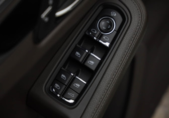 Подержанный автомобиль Porsche Macan 2015 года (25 фото)