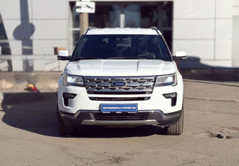 Подержанный автомобиль Ford Explorer 2019 года (2 фото)