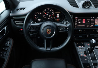 Подержанный автомобиль Porsche Macan 2022 года (17 фото)