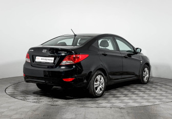 Подержанный автомобиль Hyundai Solaris Sedan 2013 года (5 фото)