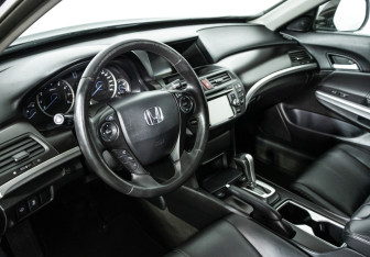 Подержанный автомобиль Honda Crosstour 2014 года (11 фото)