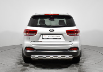 Подержанный автомобиль Kia Sorento 2016 года (6 фото)