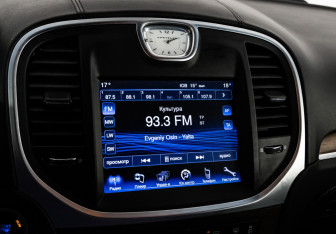 Подержанный автомобиль Chrysler 300C Sedan 2012 года (17 фото)