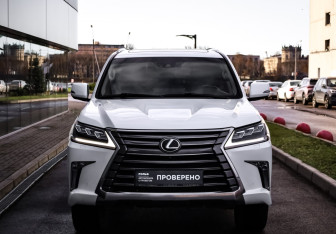 Подержанный автомобиль Lexus LX 2016 года (3 фото)