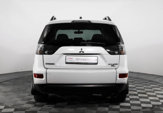 Подержанный автомобиль Mitsubishi Outlander 2010 года (6 фото)