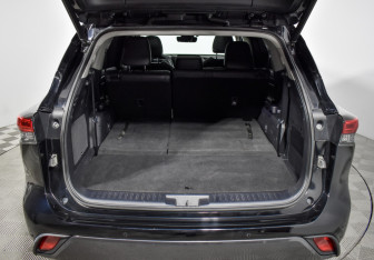 Подержанный автомобиль Toyota Highlander 2021 года (23 фото)