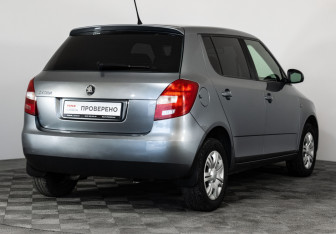 Подержанный автомобиль Skoda Fabia Hatchback 2013 года (5 фото)