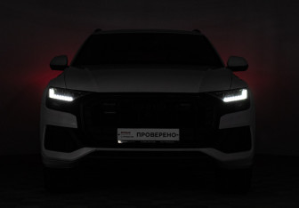 Подержанный автомобиль Audi Q8 2019 года (27 фото)