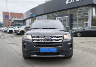 Подержанный автомобиль Ford Explorer 2018 года (2 фото)