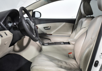 Подержанный автомобиль Toyota Venza 2009 года (12 фото)