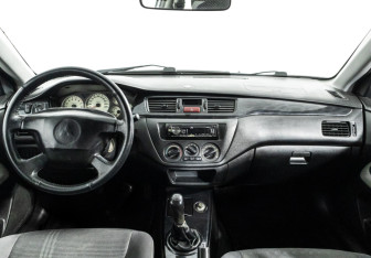 Подержанный автомобиль Mitsubishi Lancer Sedan 2005 года (13 фото)
