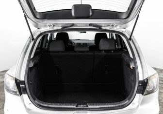 Подержанный автомобиль Mazda 3 Hatchback 2007 года (15 фото)