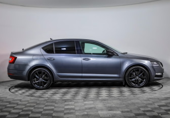 Подержанный автомобиль Skoda Octavia Liftback 2018 года (4 фото)