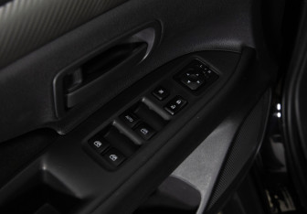 Подержанный автомобиль Mitsubishi Outlander 2016 года (15 фото)