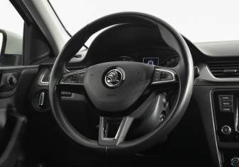 Подержанный автомобиль Skoda Rapid Liftback 2019 года (14 фото)