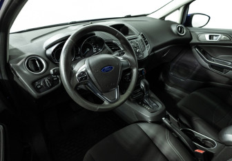 Подержанный автомобиль Ford Fiesta Hatchback 2015 года (11 фото)
