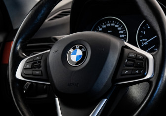 Подержанный автомобиль BMW X1 2017 года (13 фото)