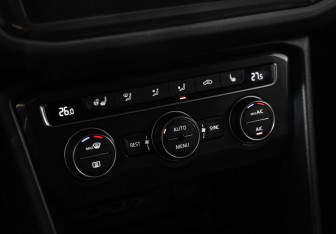 Подержанный автомобиль Volkswagen Tiguan 2018 года (17 фото)
