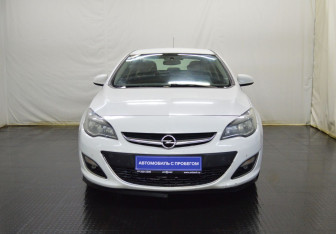Подержанный автомобиль Opel Astra Sedan 2013 года (2 фото)