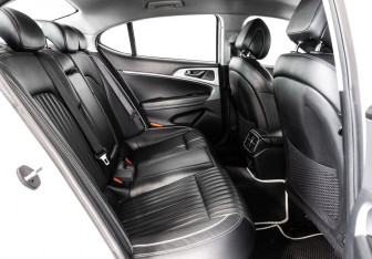 Подержанный автомобиль Genesis G70 2018 года (26 фото)