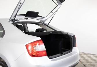 Подержанный автомобиль Skoda Rapid Liftback 2017 года (20 фото)