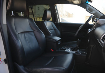 Подержанный автомобиль Toyota Land Cruiser Prado 2014 года (18 фото)