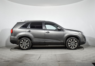 Подержанный автомобиль Kia Sorento 2014 года (4 фото)