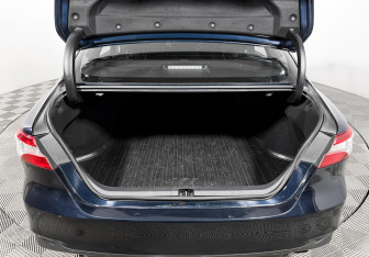 Подержанный автомобиль Toyota Camry Sedan 2019 года (20 фото)