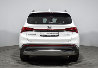 Подержанный автомобиль Hyundai Santa Fe 2021 года (6 фото)