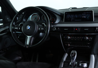 Подержанный автомобиль BMW X5 2017 года (11 фото)