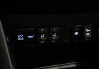 Подержанный автомобиль Toyota RAV4 2018 года (16 фото)